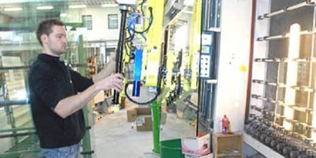 handling-large-size-glass-panels